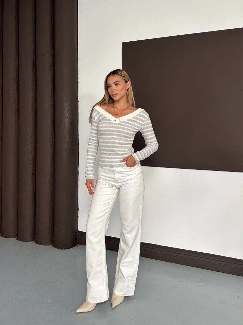 V yaka kol ve yaka düğmeli bluz gribeyaz A4047