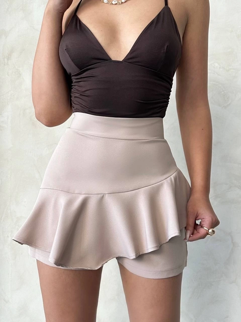 Valonlu fırfırlı şort bej s24683