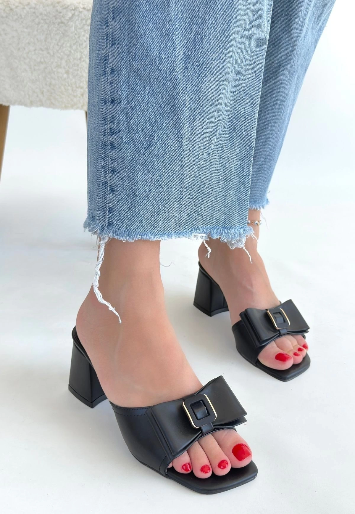 Veor Siyah Cilt Topuklu Terlik