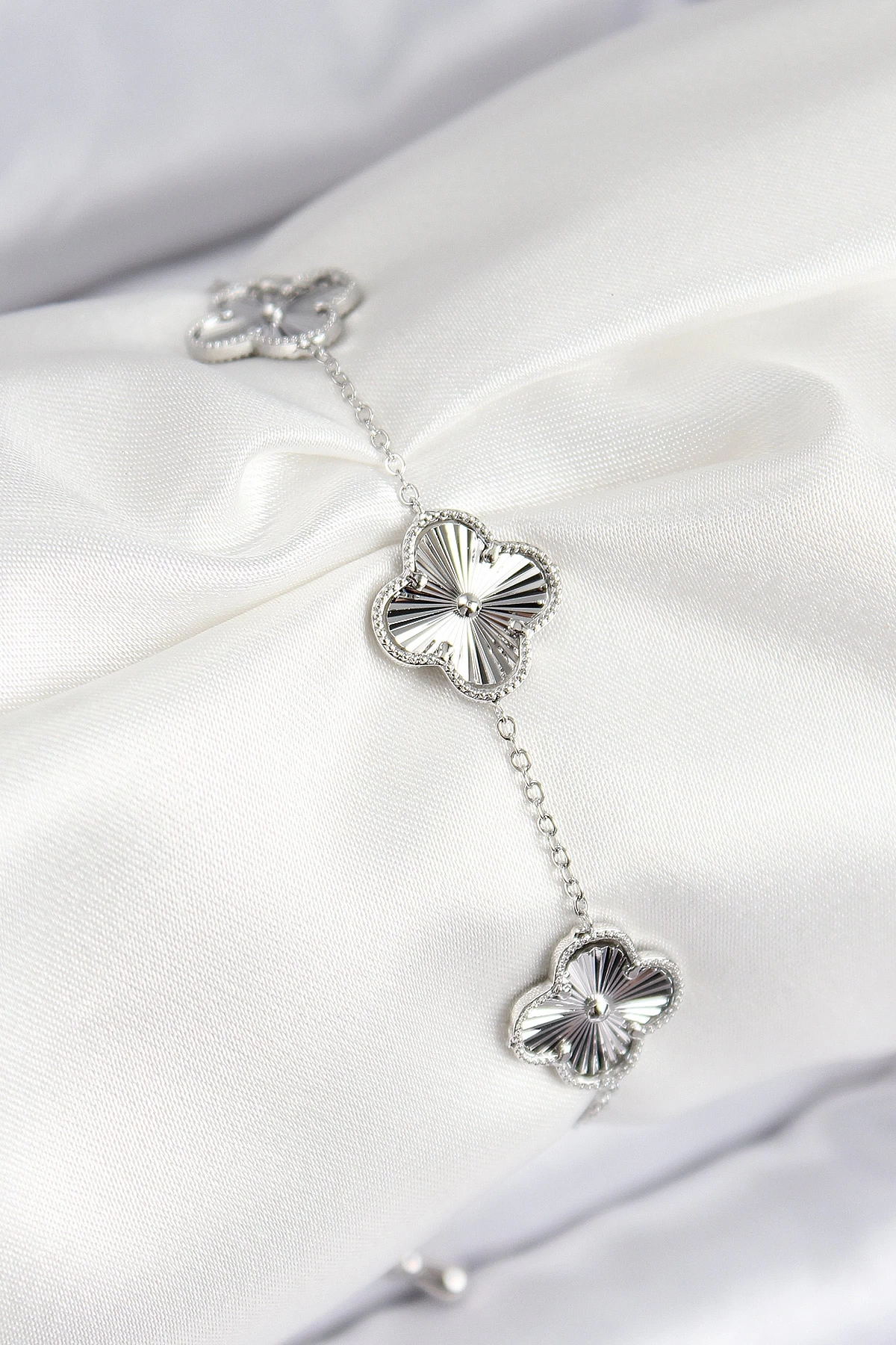 VIP Pirinç Yonca Model Gümüş Renk Kadın Bileklik