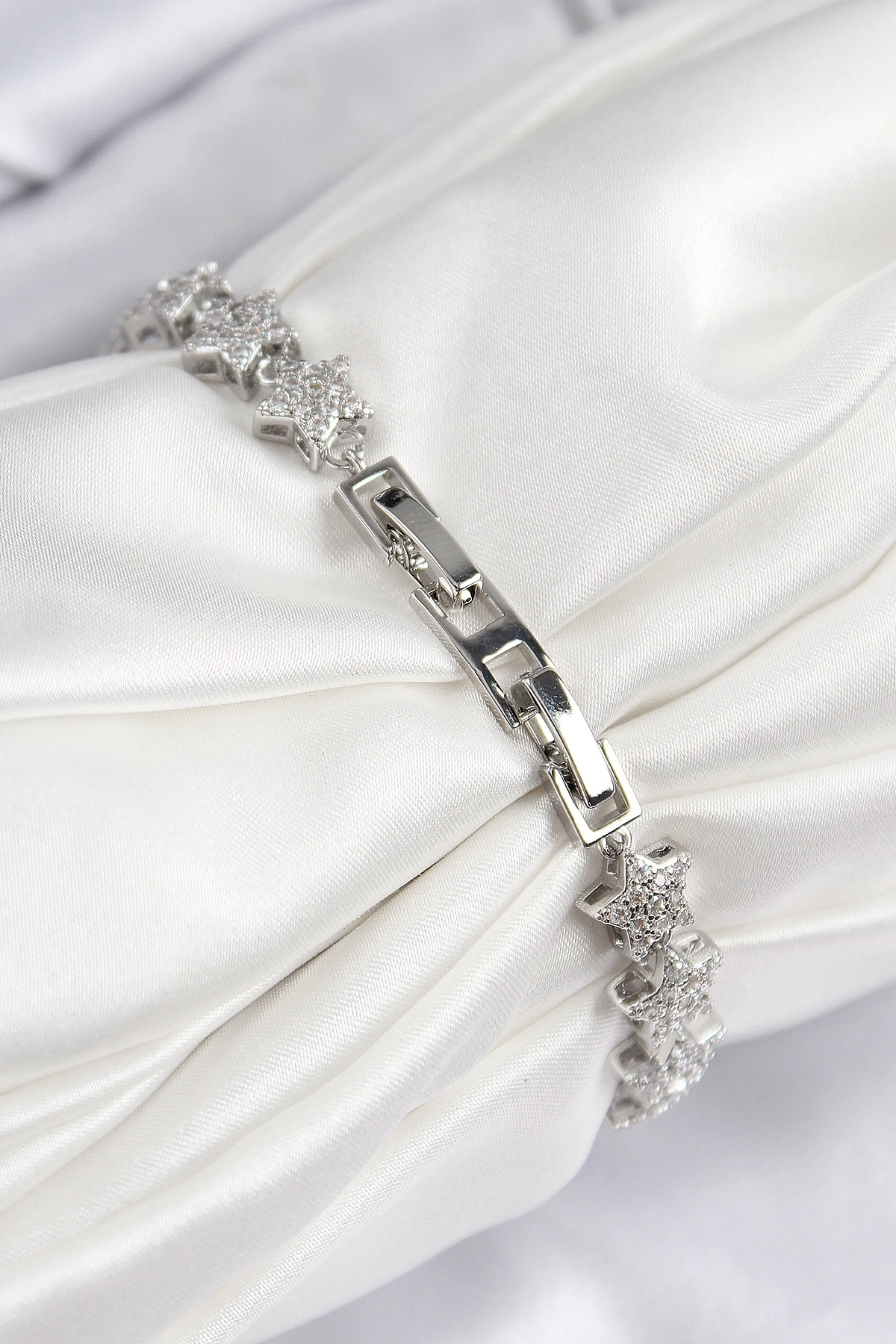 VIP Seri Pirinç Zirkon Taşlı Sıralı Yıldız Model Gümüş Renk Kadın Bileklik