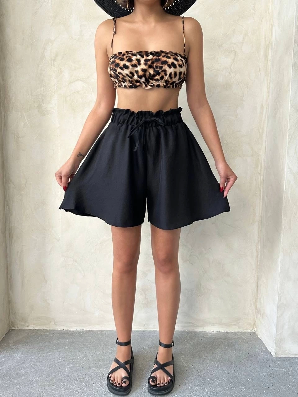 Volanlı keten şort siyah s255058