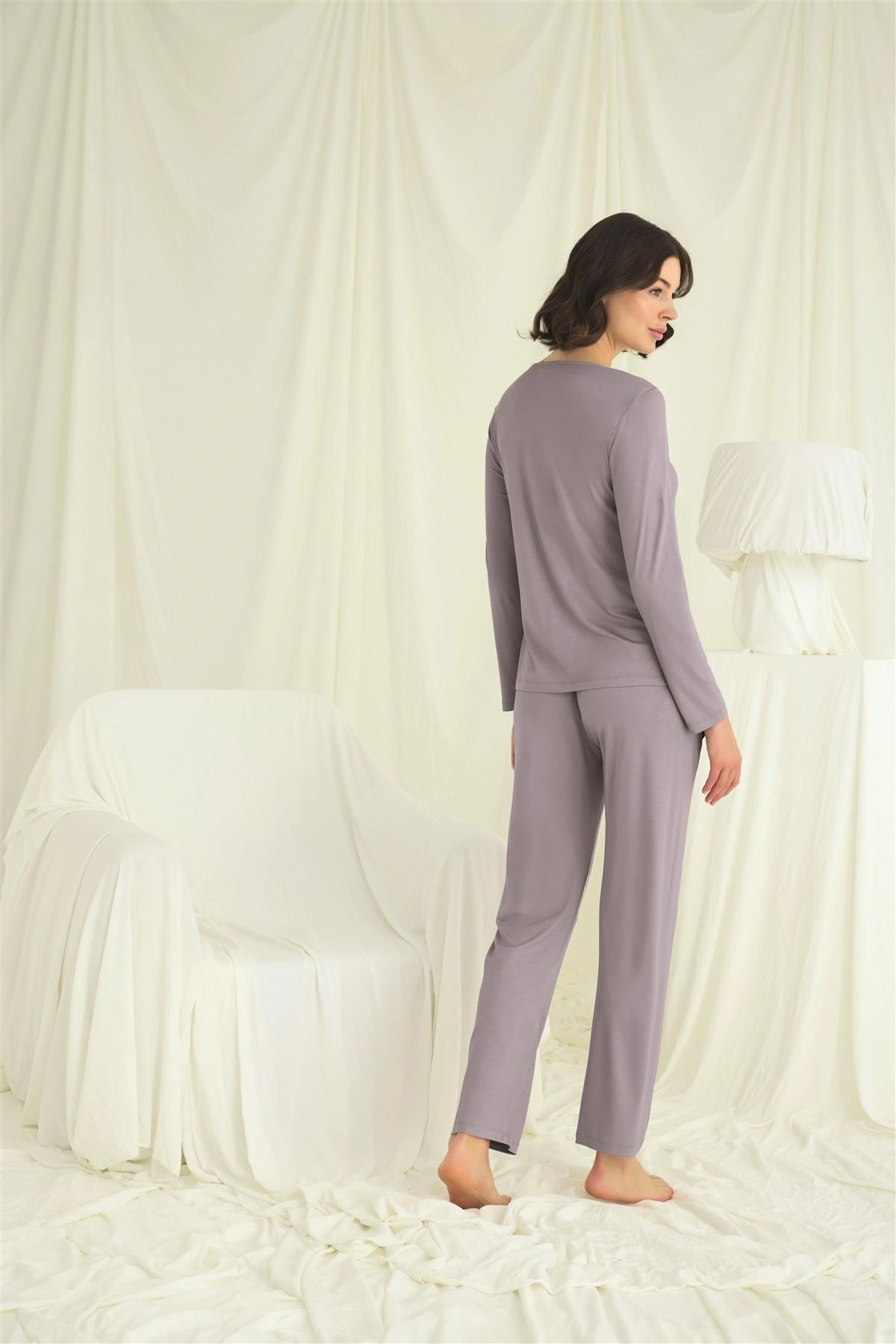 Yakası Kolu Ve Omzu Dantelli Boydan Düğmeli Pijama Takımı