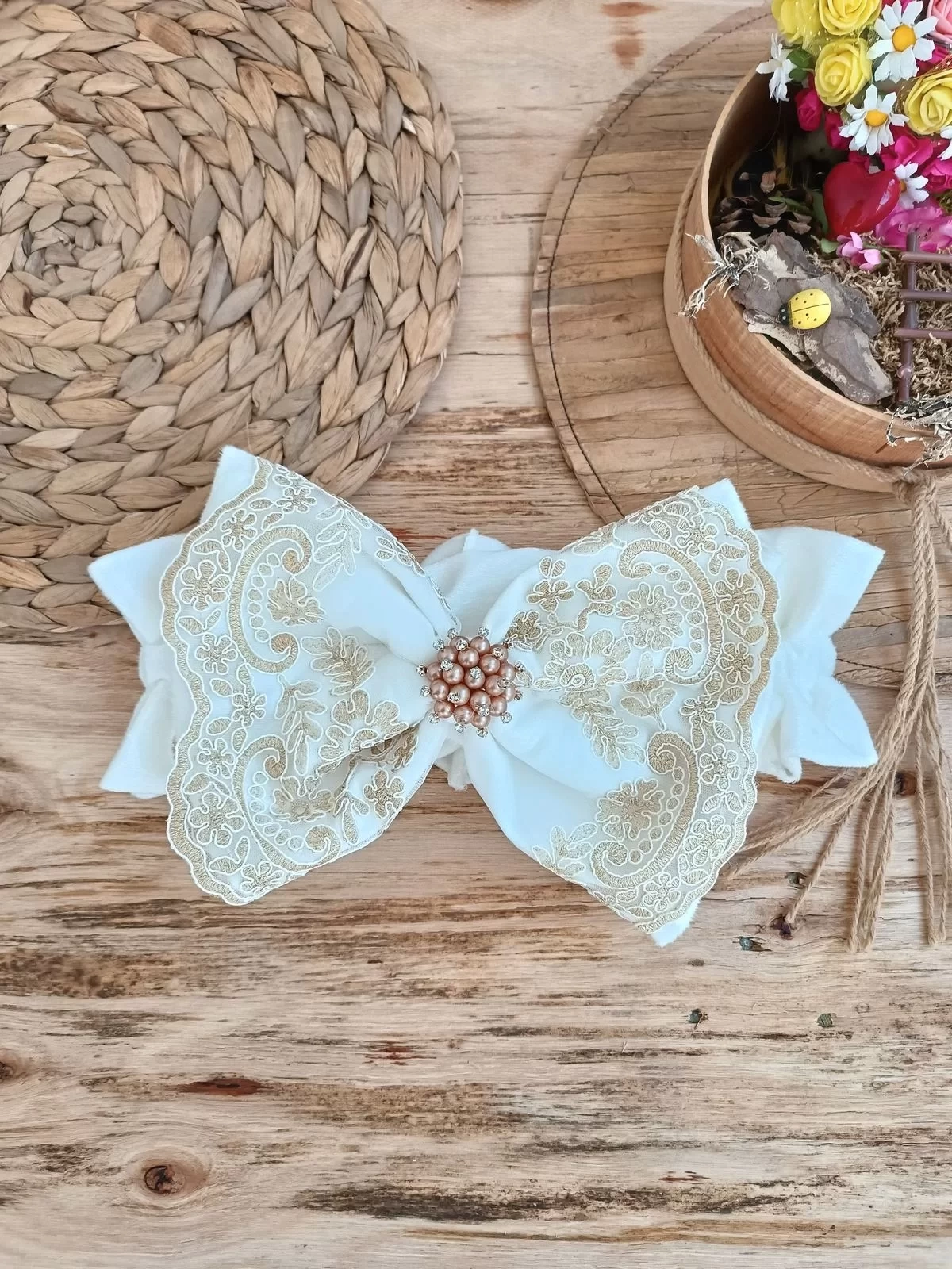 Yenidoğan Beyaz Wool Yün Kumaş Taç Nakışlı Trilüks Kundak Bebek Battaniyesi