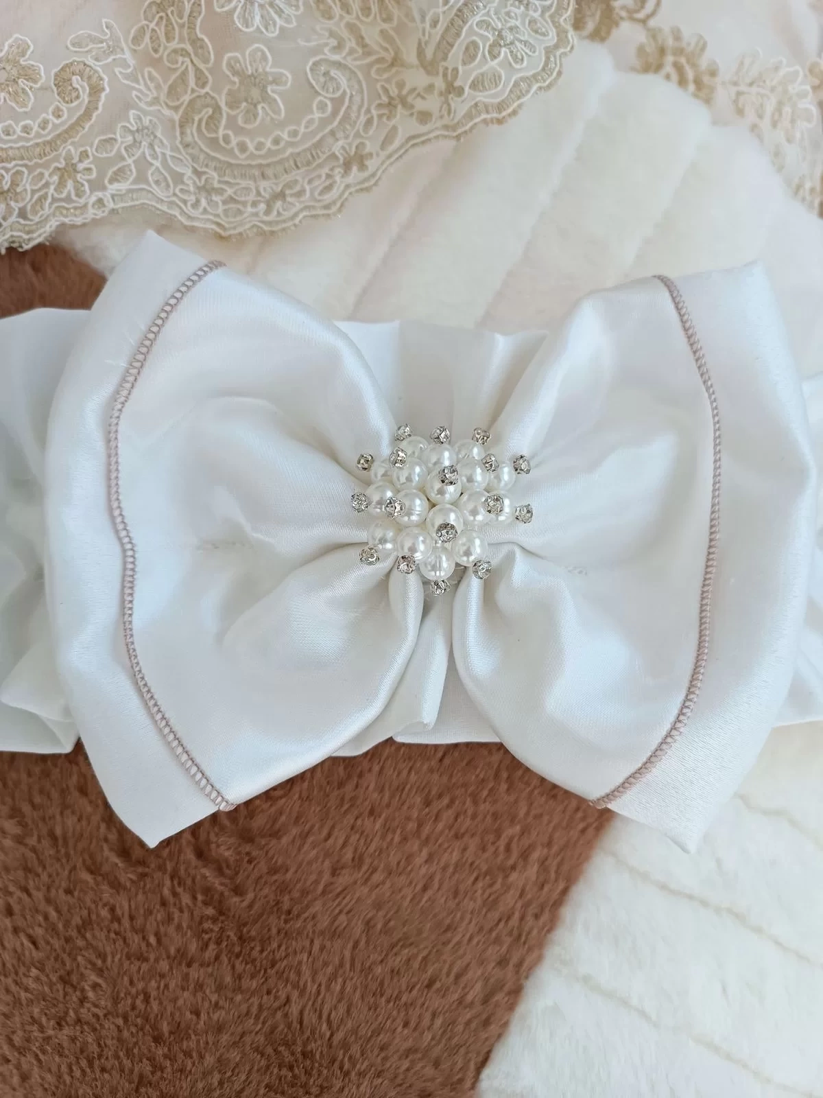 Yenidoğan Wool Yün Kumaş Taç Nakışlı Güpür Duvaklı Fiyonk Prizma Taş Unisex Kundak Bebek Battaniyesi