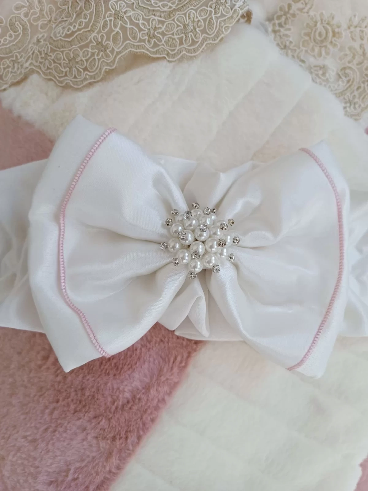Yenidoğan Wool Yün Kumaş Taç Nakışlı Güpür Duvaklı Fiyonk Prizma Taş Unisex Kundak Bebek Battaniyesi
