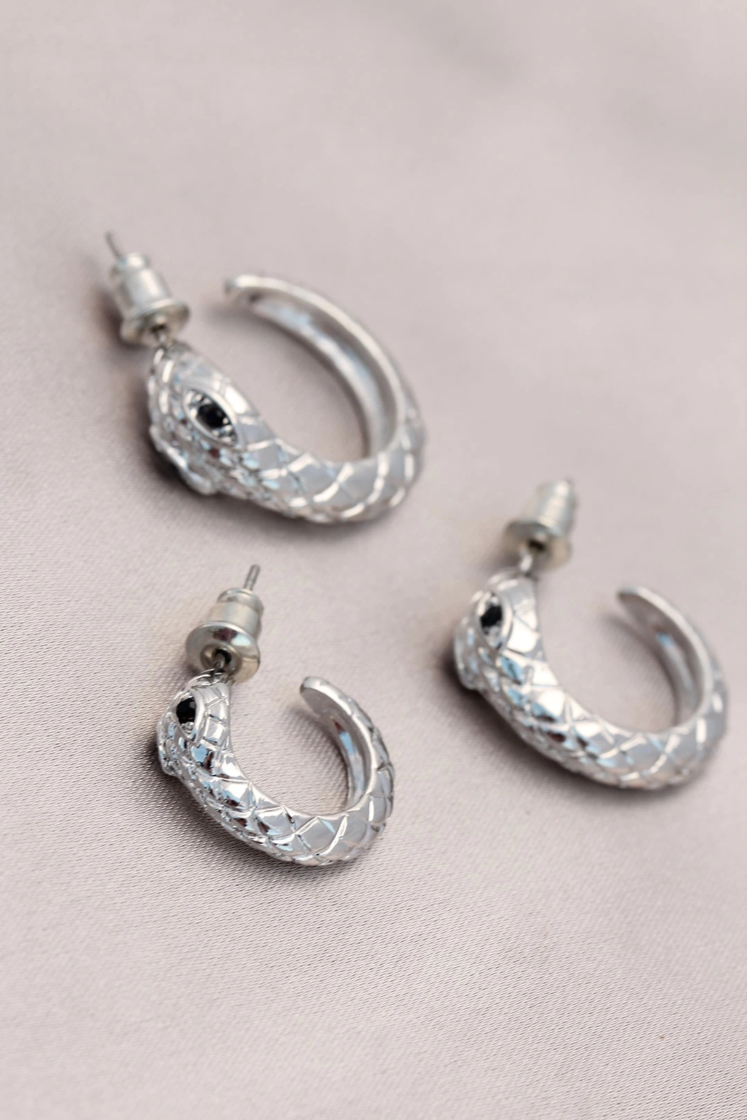 Yılan Tasarımlı Halka Model Gümüş Metal Küpe Seti