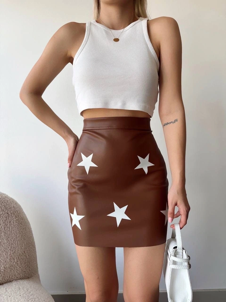 Yıldız baskılı deri etek kahve