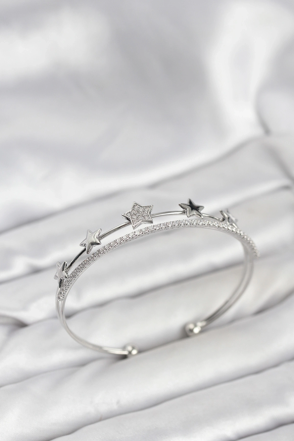 Yıldız Model Gümüş Renk Pirinç Kadın Bileklik