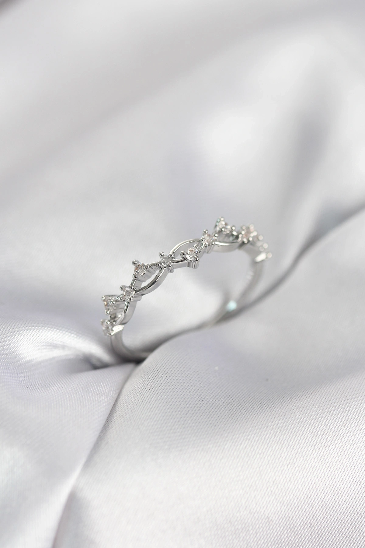 Zirkon Taşlı Pirinç Gümüş Renk Kadın Yüzük