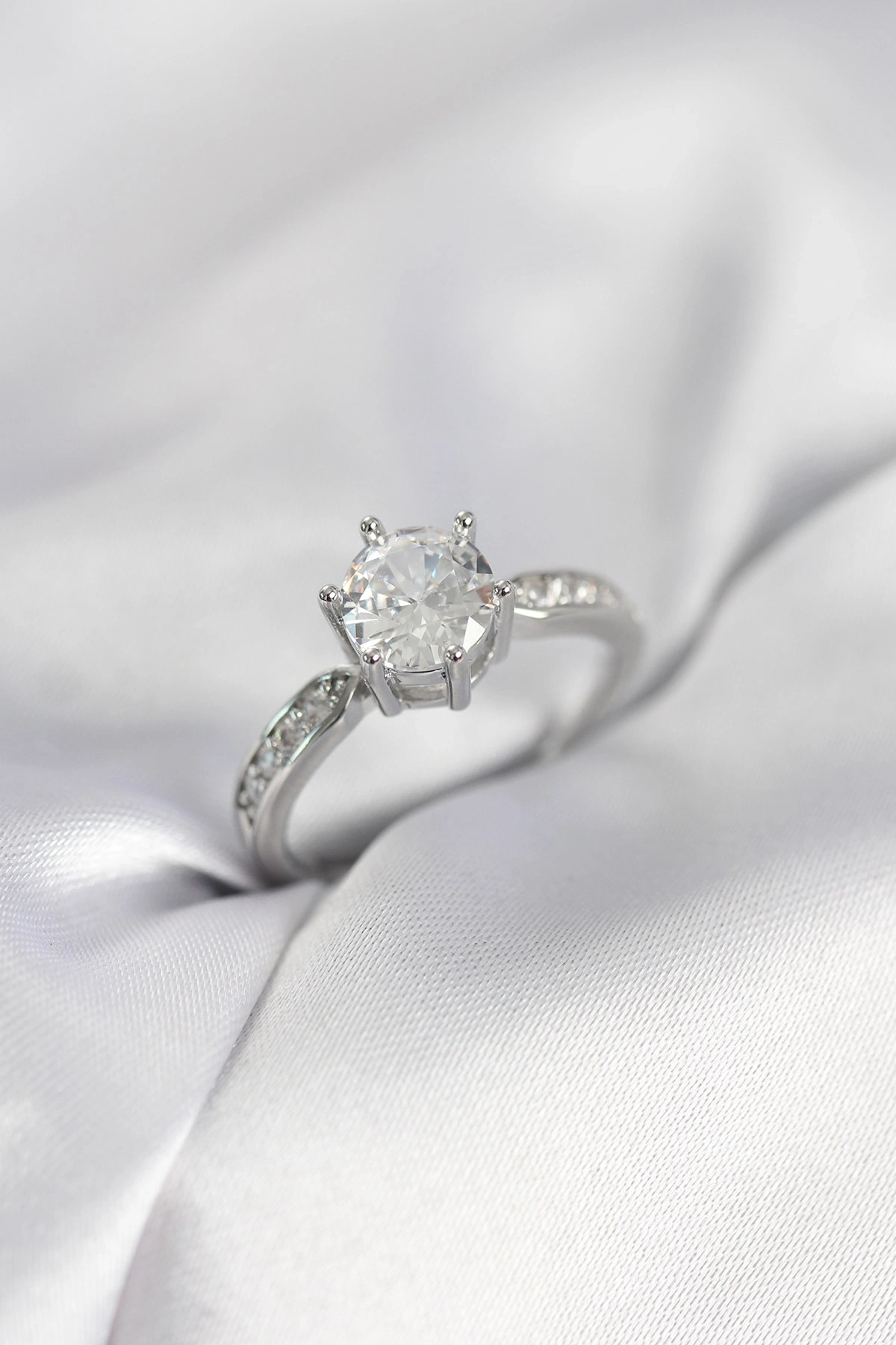 Zirkon Taşlı Tek Taş Model Gümüş Renk Kadın Yüzük