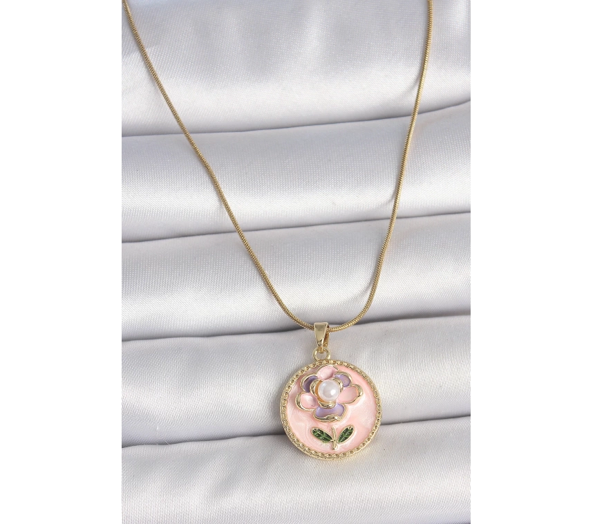 316L Çelik Gold Renk Zincir Pembe Çiçek İşlemeli İnci Detay Portre Model Kadın Kolye