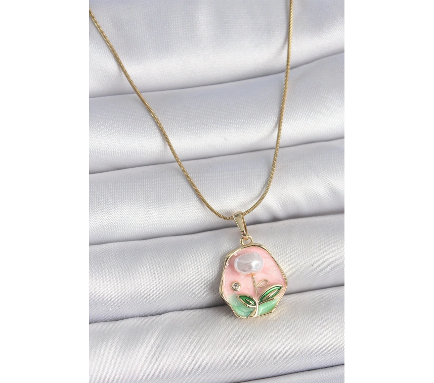 316L Çelik Gold Renk Zincir Pembe Çiçek İşlemeli İnci Detay Portre Model Kadın Kolye