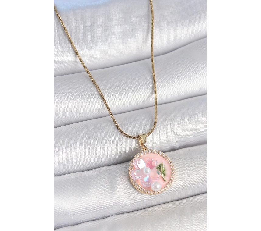 316L Çelik Gold Renk Zincir Zirkon Taşlı Pembe Mineli Çiçek İşlemeli İnci Detay Portre Model Kadın Kolye