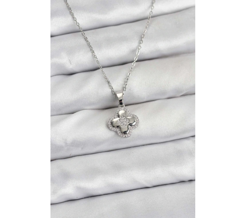 316L Çelik Zincir Gümüş Renk Zirkon Taşlı Yonca Model Kadın Kolye