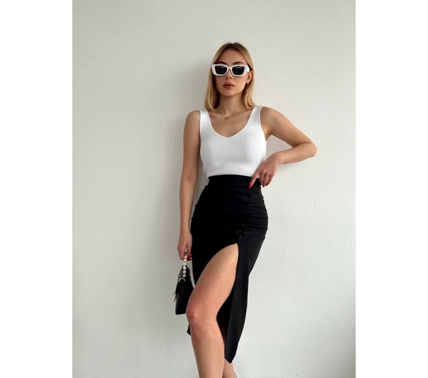 Büzgülü uzun yırtmaçlı midi boy etek siyah