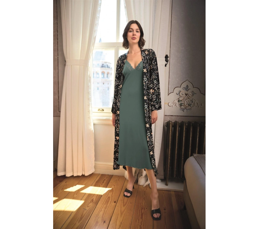 Çiçek Ve Yaprak Desenli Dantelli Ve Dekolteli Sabahlık Takımı