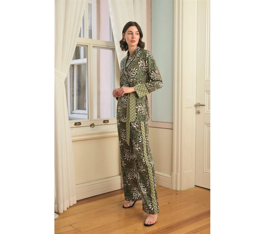 Çiçek Yaprak Ve Etnik Desenli Pijama Takımı