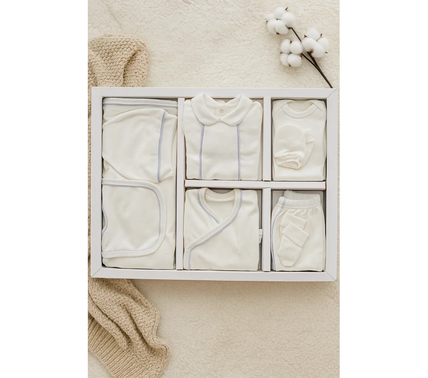 Çizgi Desenli 10 Parça Kutulu Erkek Bebek Hastane Çıkış Seti