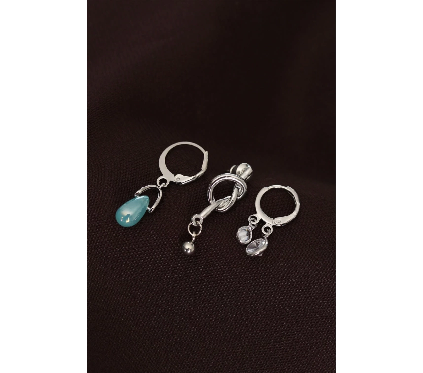 Düğüm Model Gümüş Renk Metal Mavi Taş Detaylı Çoklu Küpe