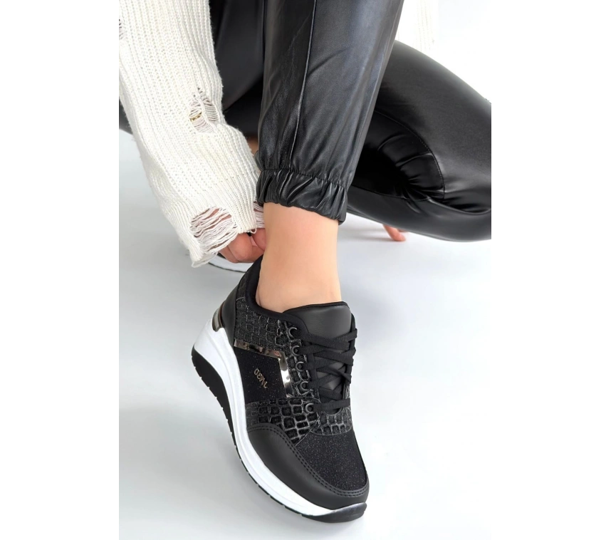 Geja Siyah Cilt Bağcıklı Beyaz Tabanlı Spor Ayakkabı