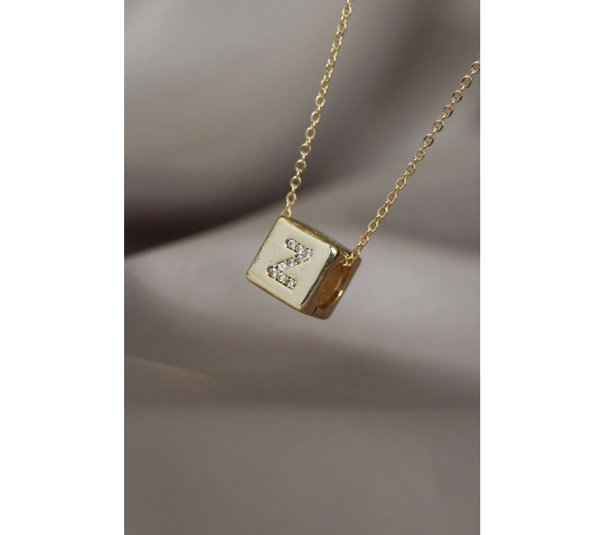Gold Renkli Küp Model Zirkon Taşlı Z Harfli Kolye