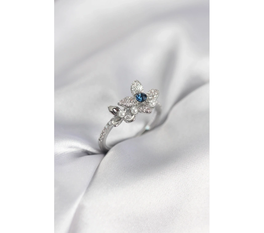 Gümüş Renk Çiçek Model Zirkon Taşlı Kadın Yüzük