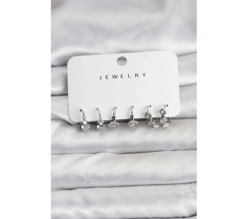 Gümüş Renk Pirinç Yıldız Modelli Kadın Küpe Seti