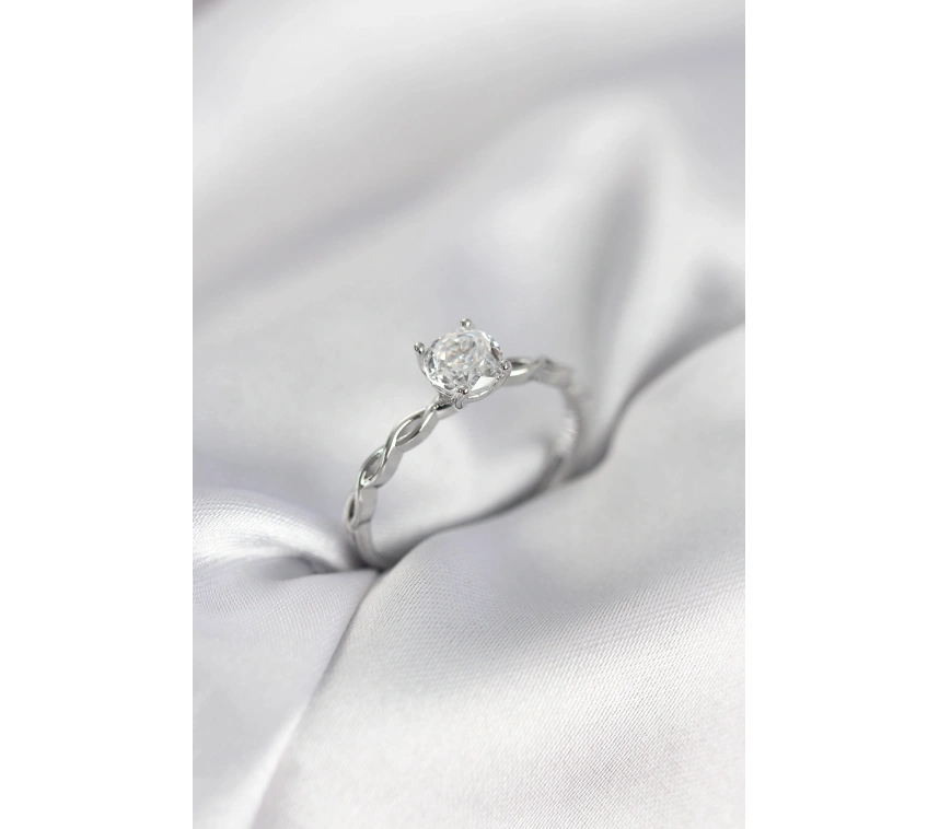 Gümüş Renk Sarmal Zincir Model Tek Taş Model Zirkon Taşlı Kadın Yüzük