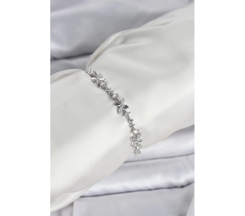 Gümüş Renk Yonca Model Zirkon Taşlı Asansörlü Kadın Bileklik