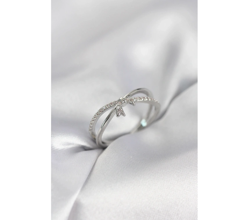 Gümüş Renk Zirkon Taşlı Fiyonk Model Kadın Yüzük