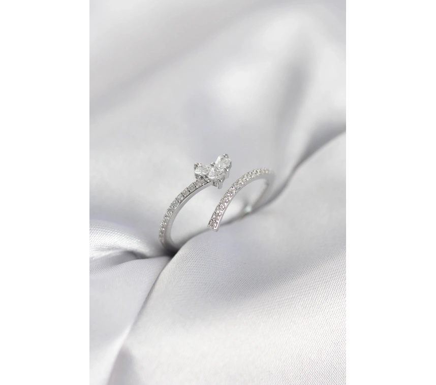 Gümüş Renk Zirkon Taşlı Kuyruklu Kalp Model Kadın Yüzük