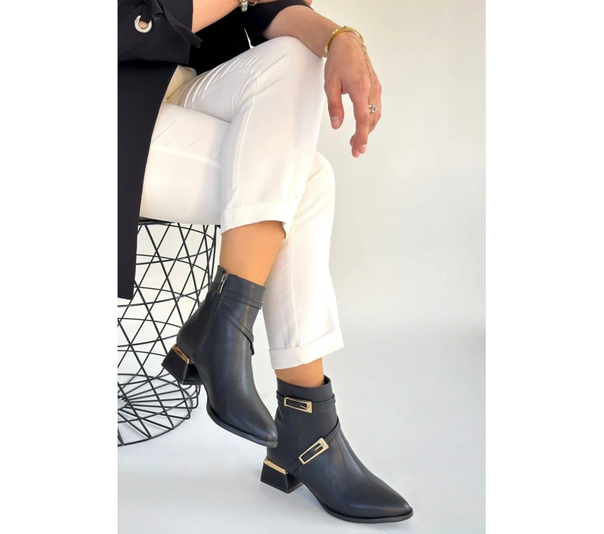 İnay Siyah Cilt Topuklu Bot