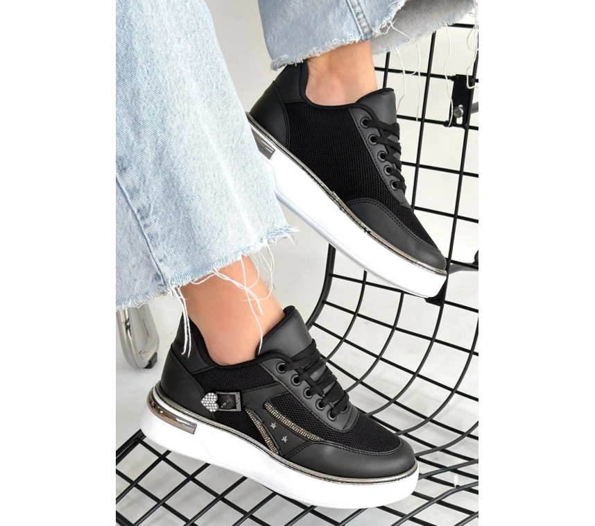 Junda Siyah Cilt Bağcıklı Spor Ayakkabı