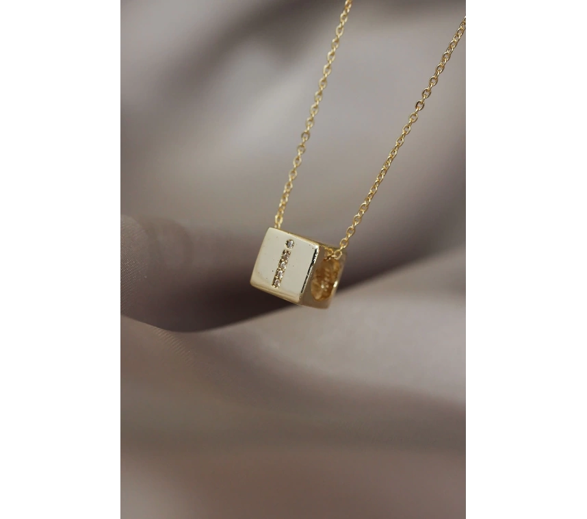 Küp Model Gold Renk Zirkon Taşlı İ Harfli Kolye