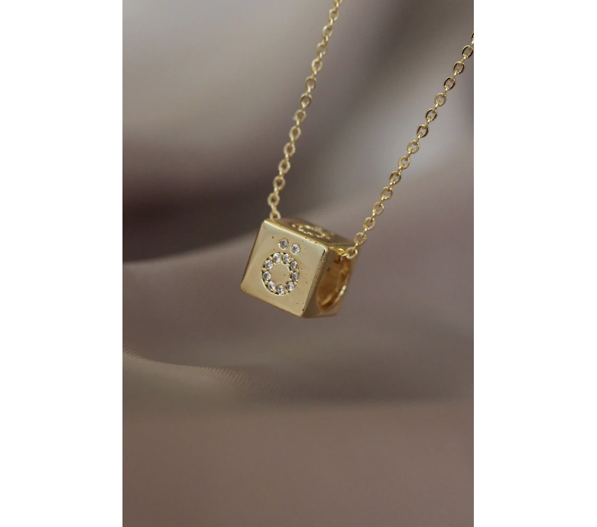 Küp Model Gold Renk Zirkon Taşlı Ö Harfli Kolye