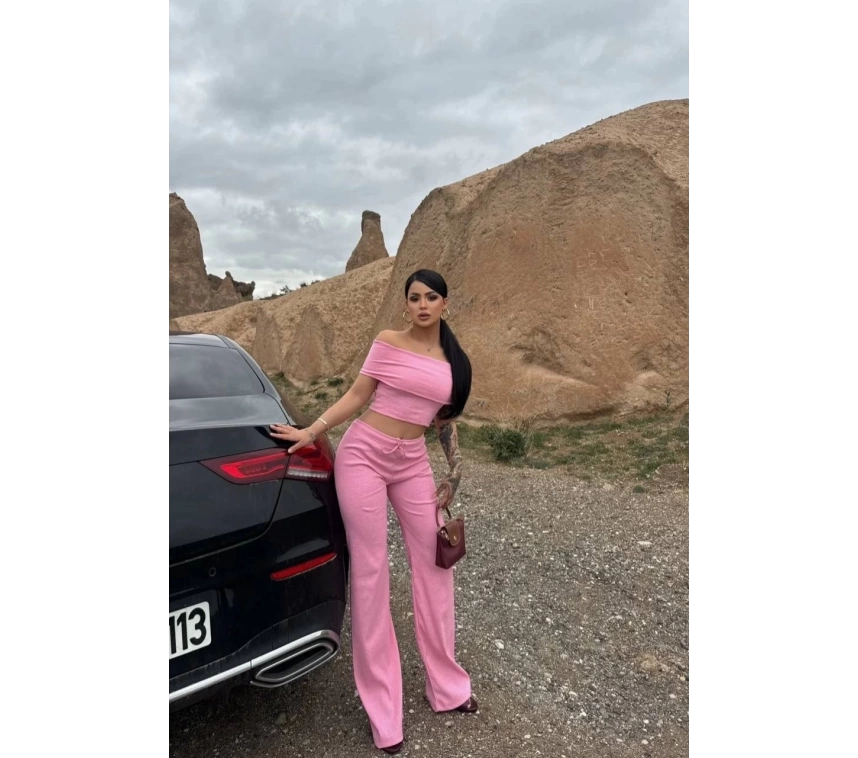 Madonna yaka bol paça pantolonlu takım