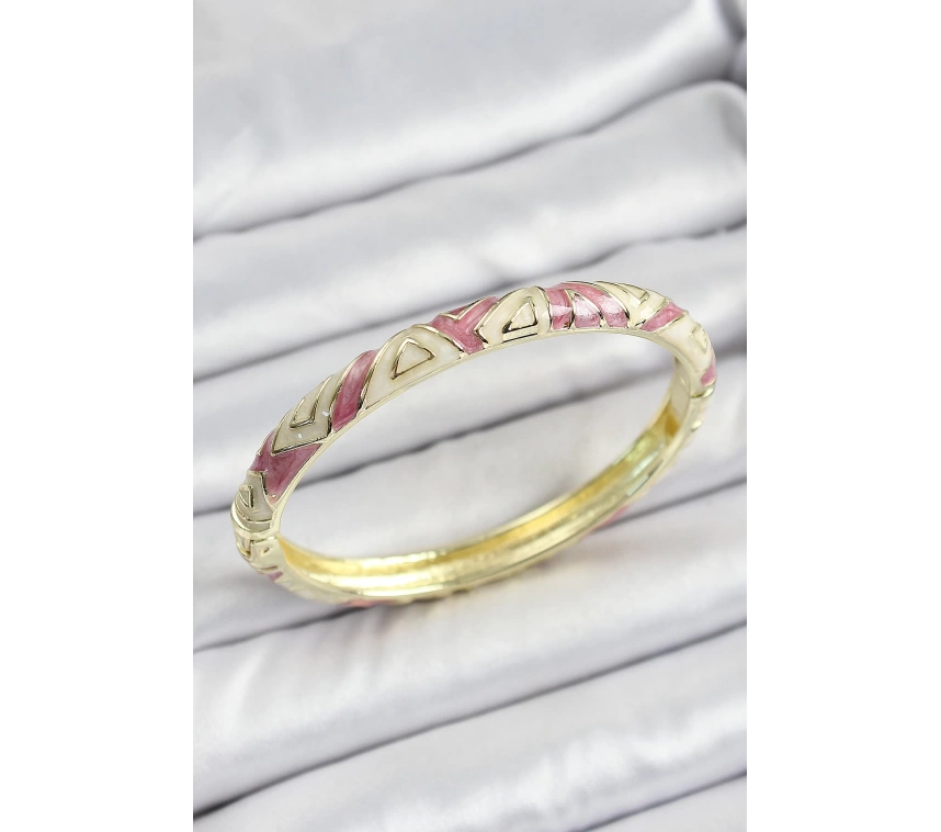 Mineli Pirinç Gold Renk Beyaz ve Pembe Geometrik Desenli Kadın Kelepçe