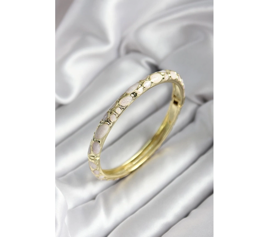 Mineli Pirinç Krem Çiçek Desenli Gold Renk Kadın Kelepçe (çap 60 mm)