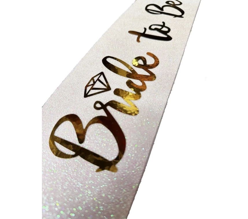 NessiWorld Beyaz Üzeri Altın İtalik Alyanslı Bride To Be Yazılı Simli Işıltılı Kuşak Kemer 10x80 cm