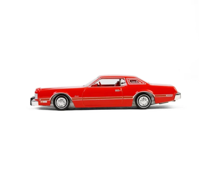 Nessiworld  Greenlight 1/64 California Lowriders Series 6- 1973 Ford Thunderbird