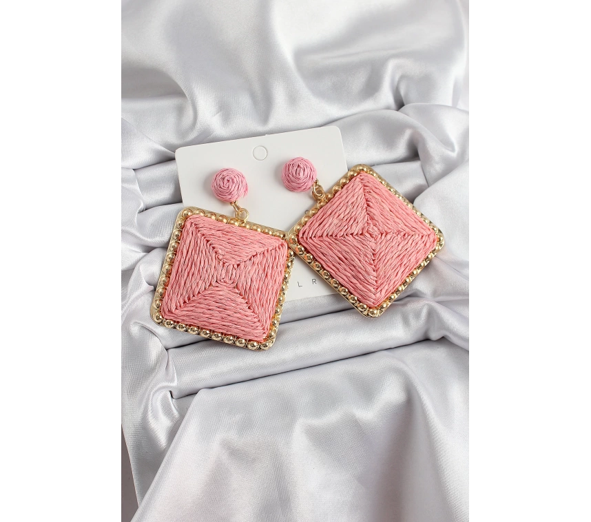 Pembe Kare Figürlü Hasır Örgü Model Gold Renk Kadın Küpe