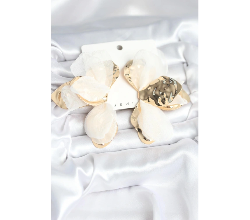 Pirinç Gold Renk Beyaz Tüllü Lotus Kadın Küpe
