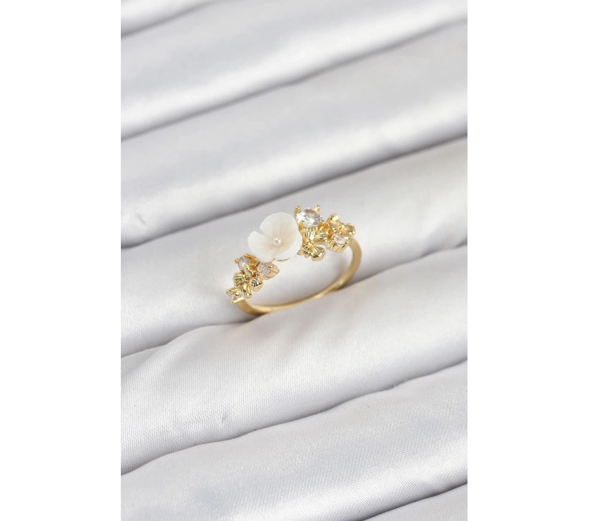 Pirinç Gold Renk Çiçek Model Zirkon Taşlı Kadın Yüzük