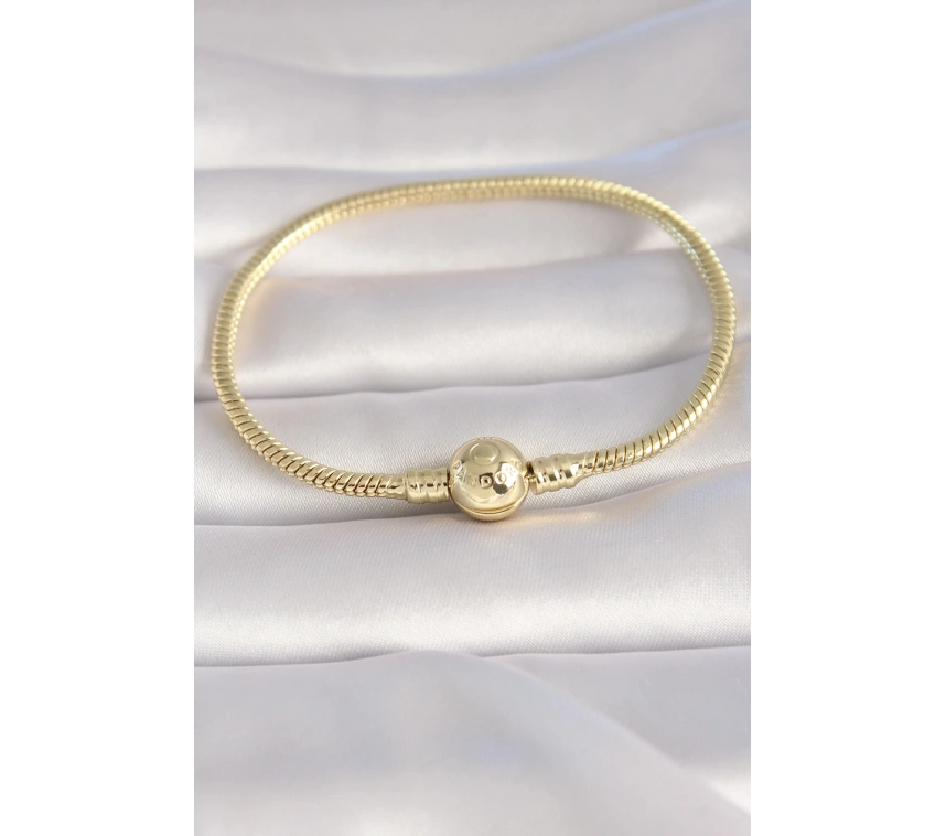 Pirinç Gold Renk İşleme Detay Charm Model Kadın Bileklik