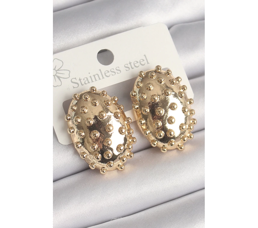 Pirinç Gold Renk İşleme Detaylı Oval Bombe Plaka Model Kadın Küpe