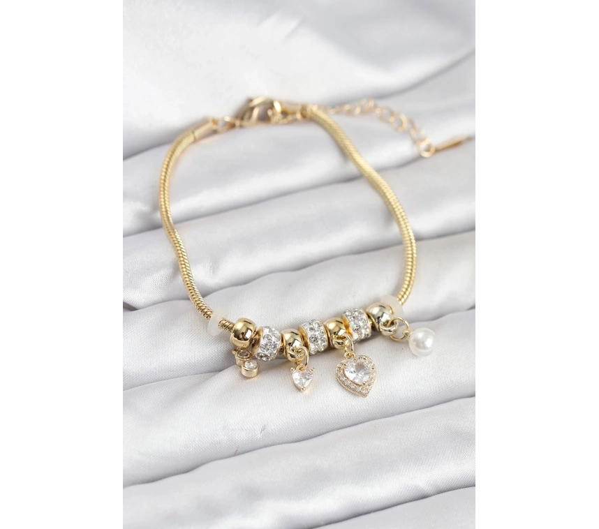 Pirinç Gold Renk Kalp Charmlı Kadın Bileklik