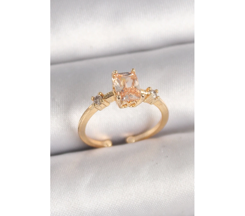 Pirinç Gold Renk Kare Zirkon Taş Model Kadın Yüzük