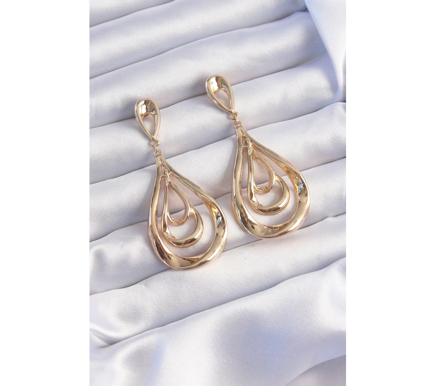 Pirinç Gold Renk Kıvrımlı Damla Görünüm Sallantılı Küpe