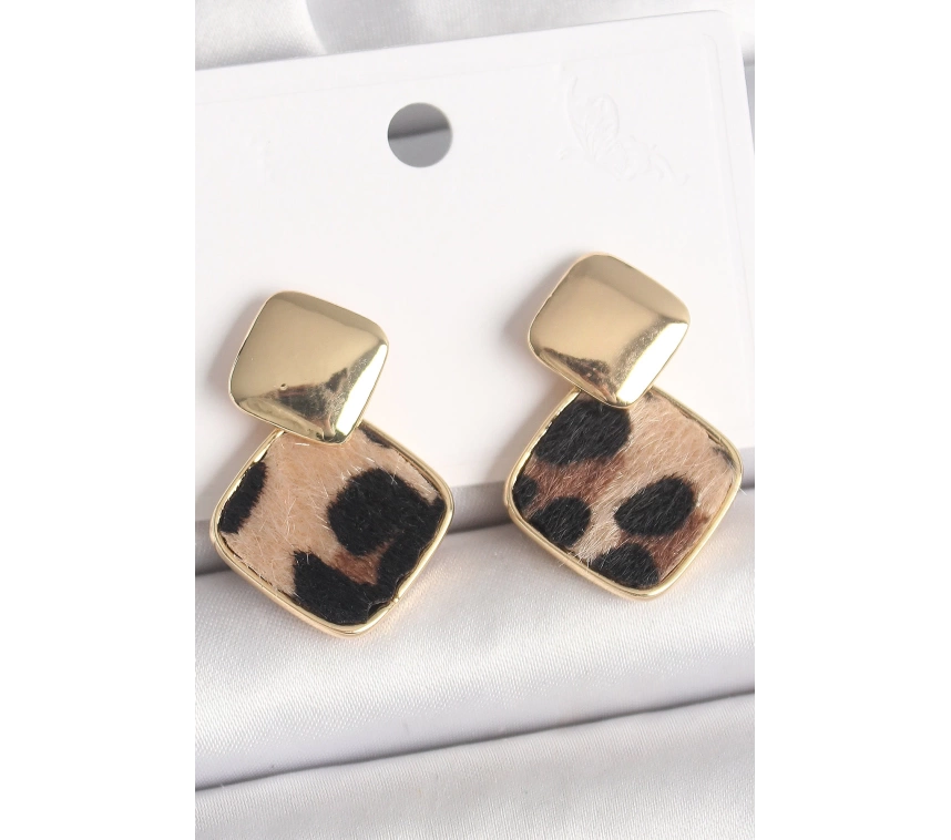 Pirinç Gold Renk Sallant Kare Leopar Desen Model Kadın Küpe